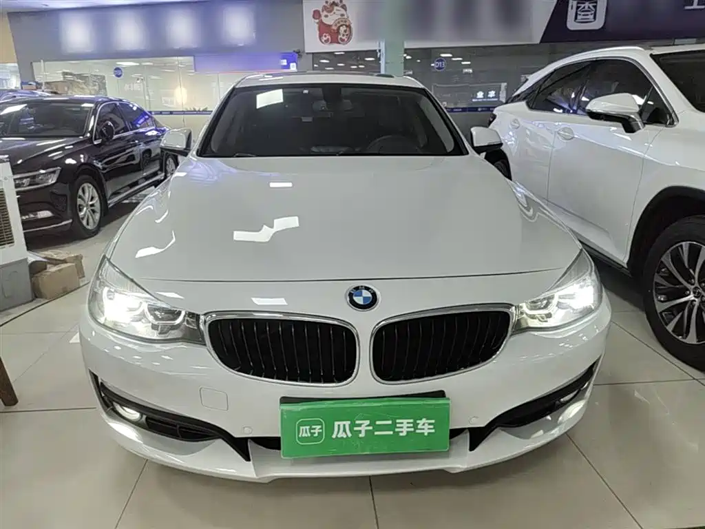 BMW 3 Series GT 2019 320i Fashion Model фото 3
