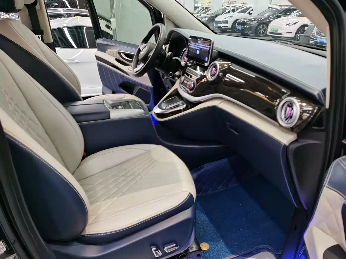 Mercedes-Benz Vito 2021 2.0T Business Edition 7-seater фото 10
