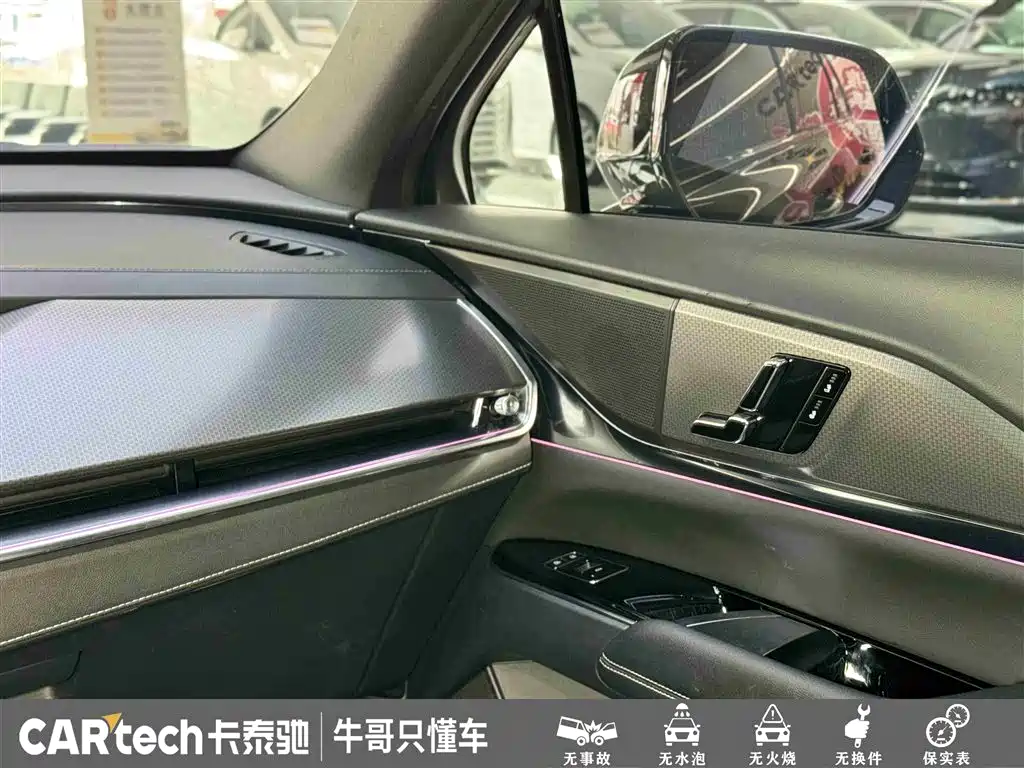 Cadillac XT5 2025 2.0T Luxury фото 22