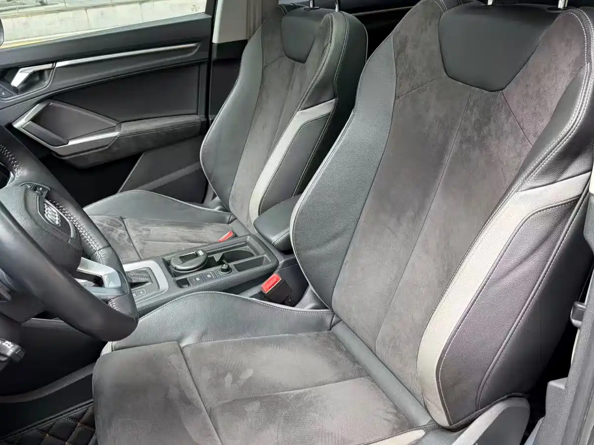 Photo 6 - Audi Q3