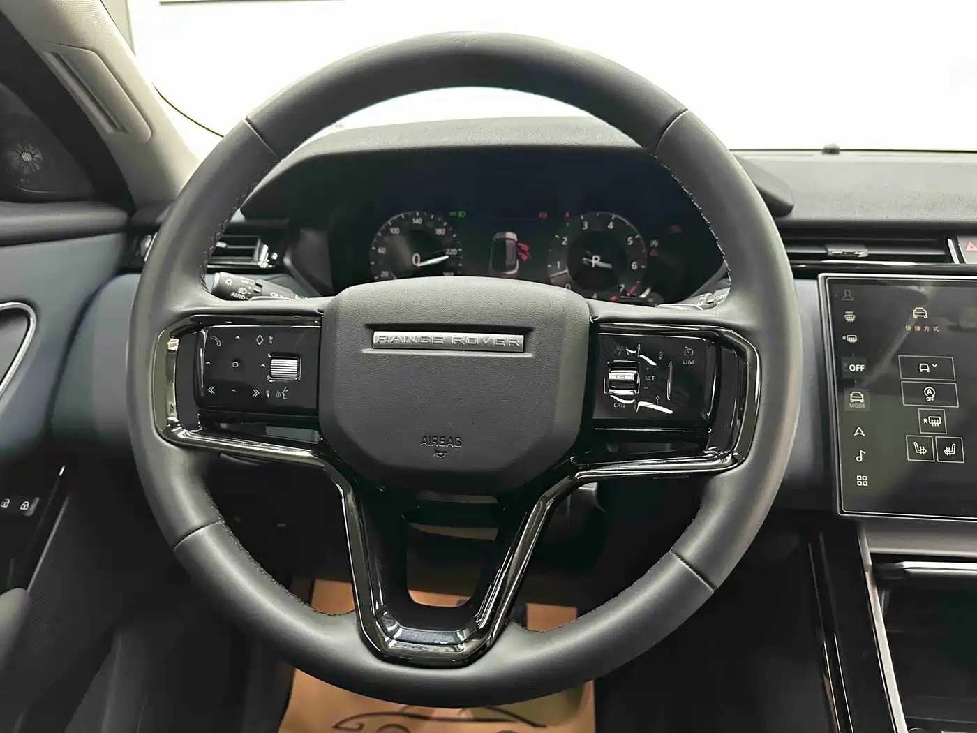 Land Rover Range Rover Velar 2024 S фото 15