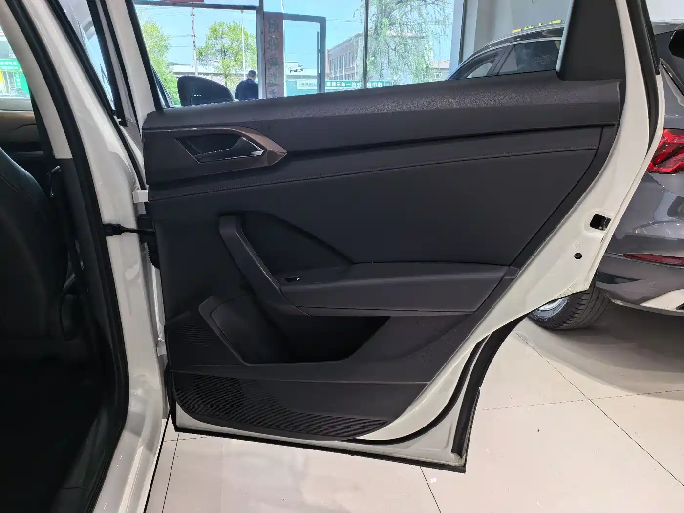 Volkswagen Tharu 2022 280TSI FWD Luxury Edition фото 21