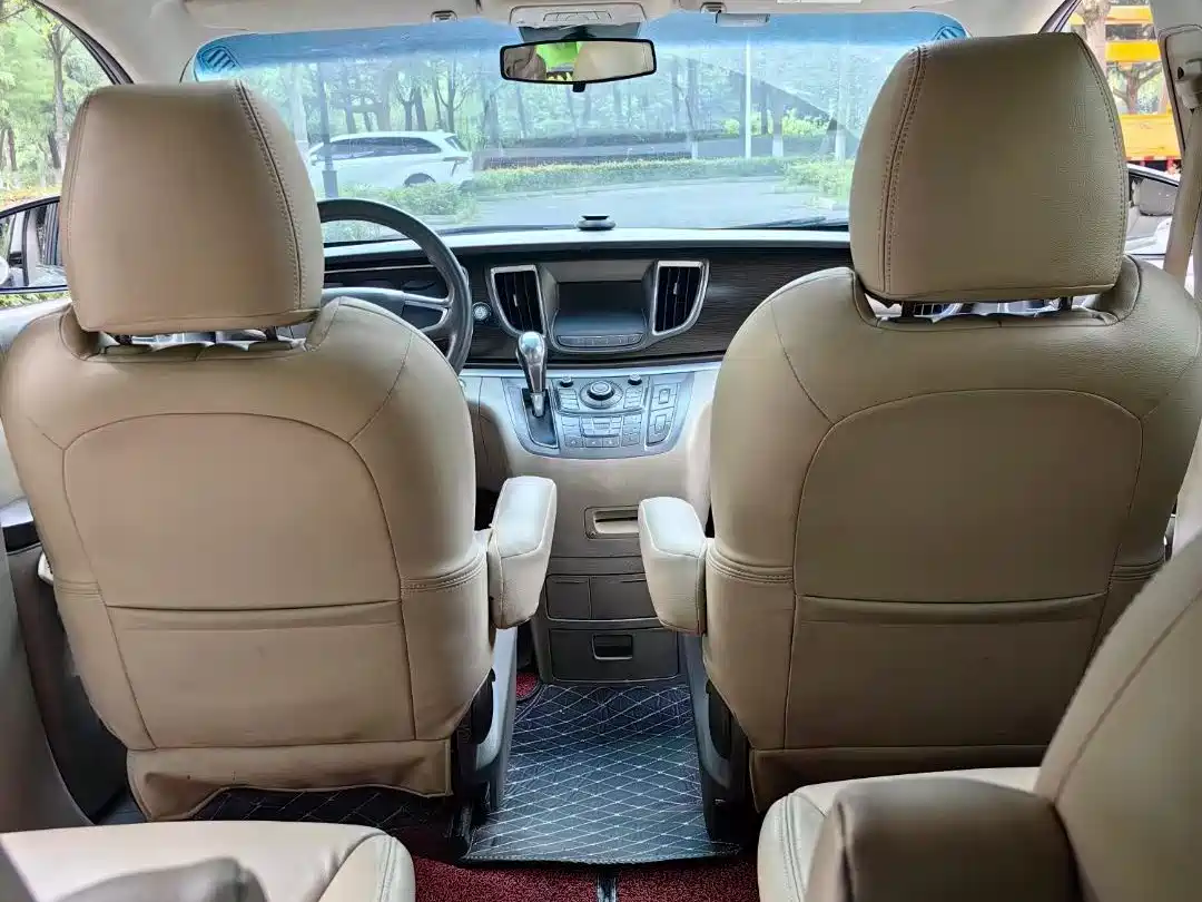 Buick GL8 2011 2.4L CT Luxury Business Comfort Edition фото 3