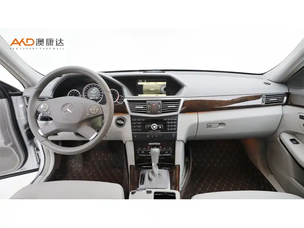 Photo 5 - Mercedes-Benz E-Class