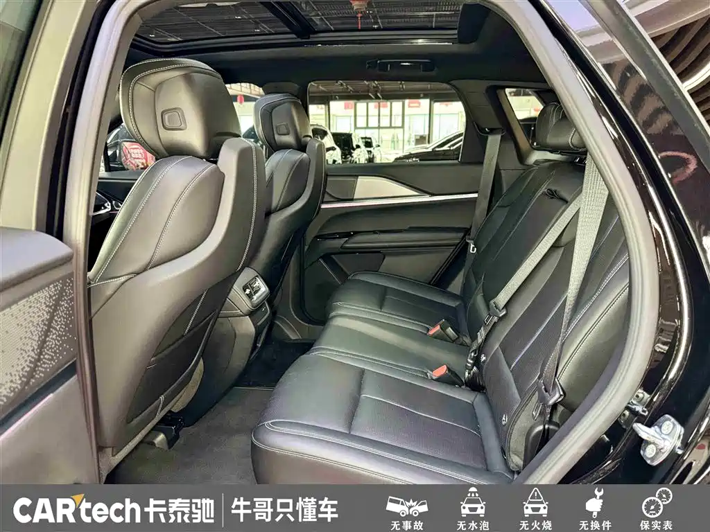 Cadillac XT5 2025 2.0T Luxury фото 25
