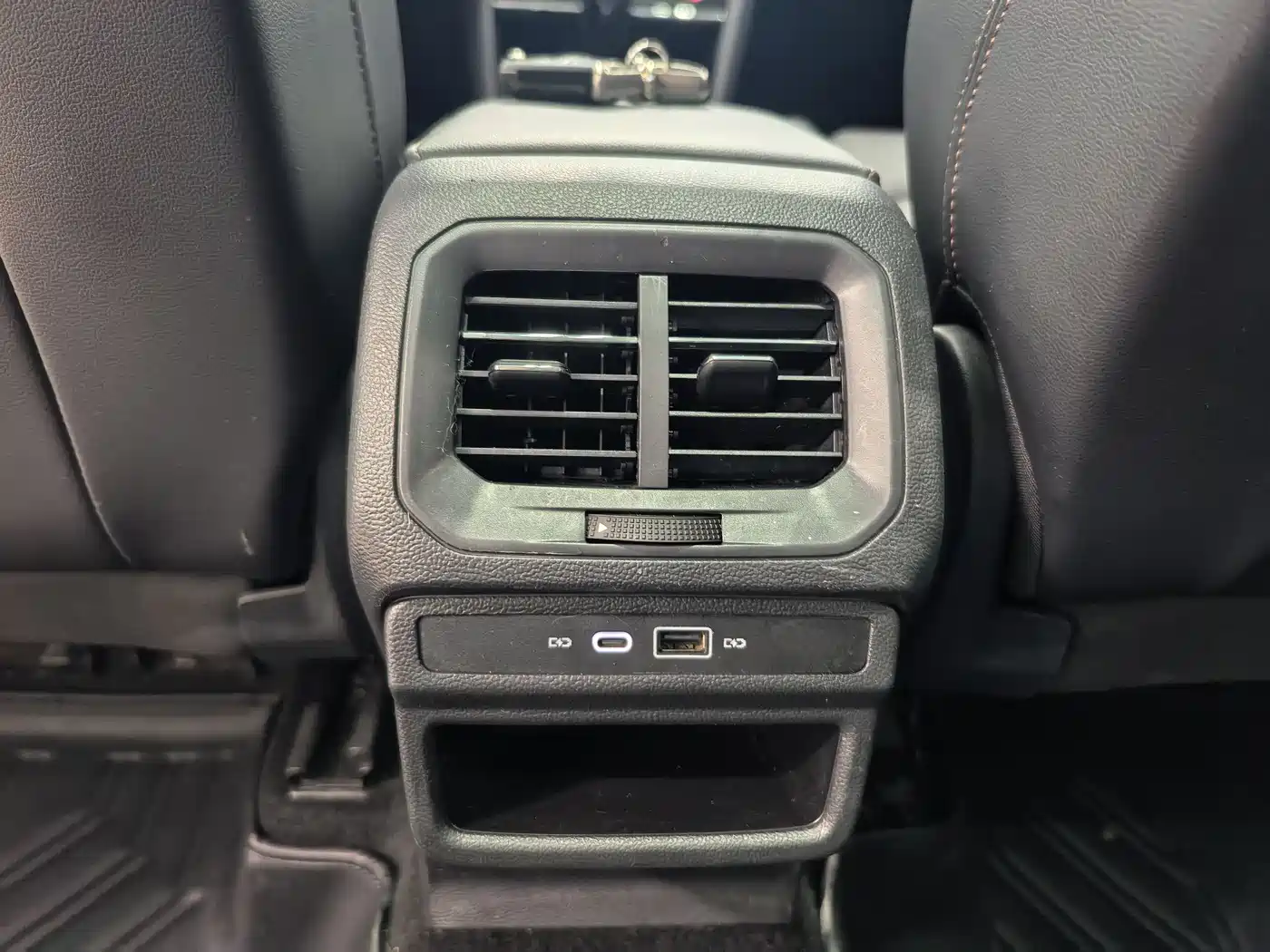 Volkswagen Tharu 2022 280TSI FWD Luxury Edition фото 16