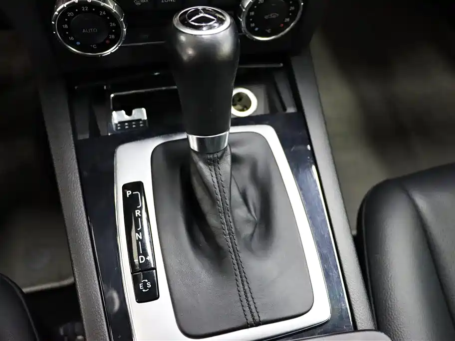 Mercedes-Benz C-Class 2011 C 180K Classic фото 18