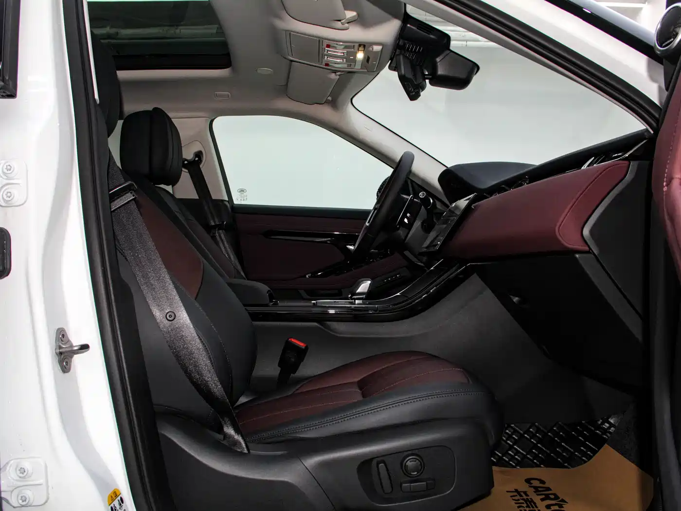 Land Rover Range Rover Evoque 2024 Range Rover Evoque L 249PS Light Master Edition фото 2