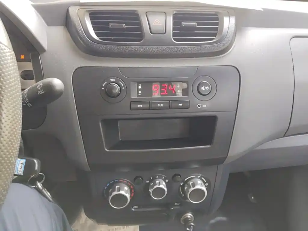 Dongfeng Xiaokang DFSK C32 2020 2019 1.5L Standard China VI DK15