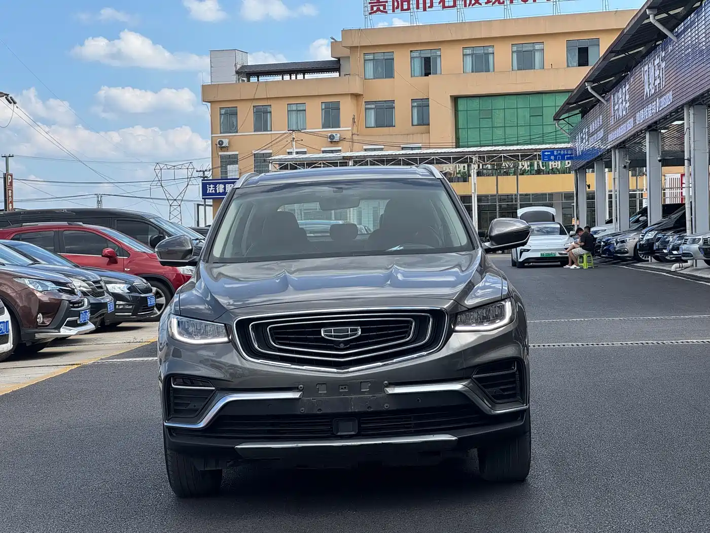 Photo 2 - Geely Atlas