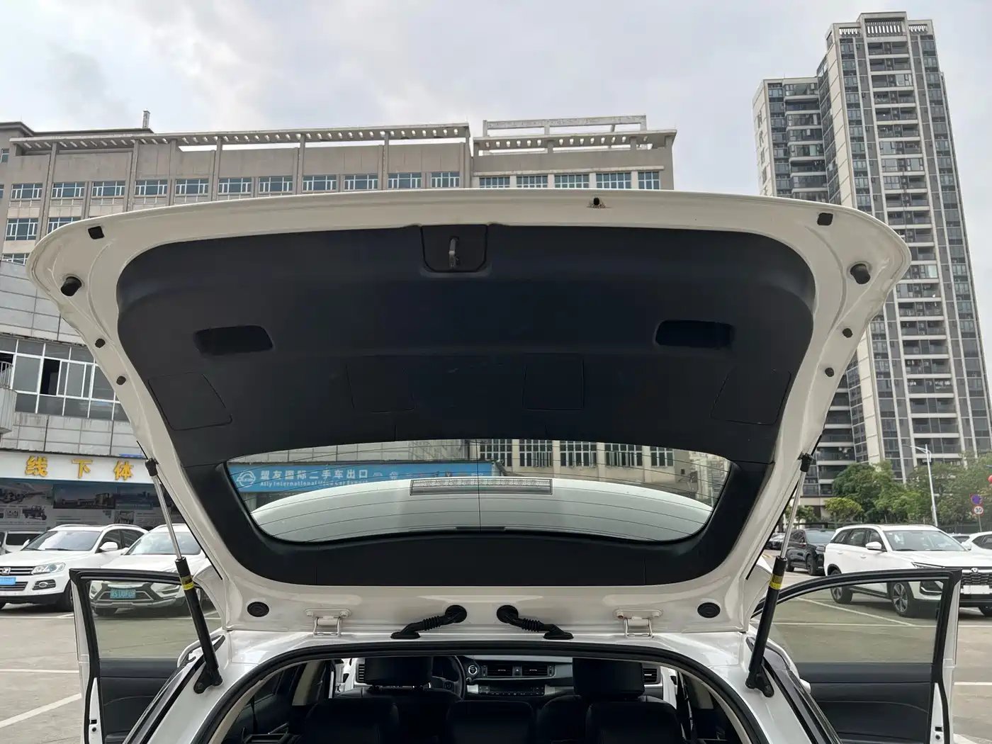 Lexus CT 2014 CT200h Elite Edition Dual Tone фото 12