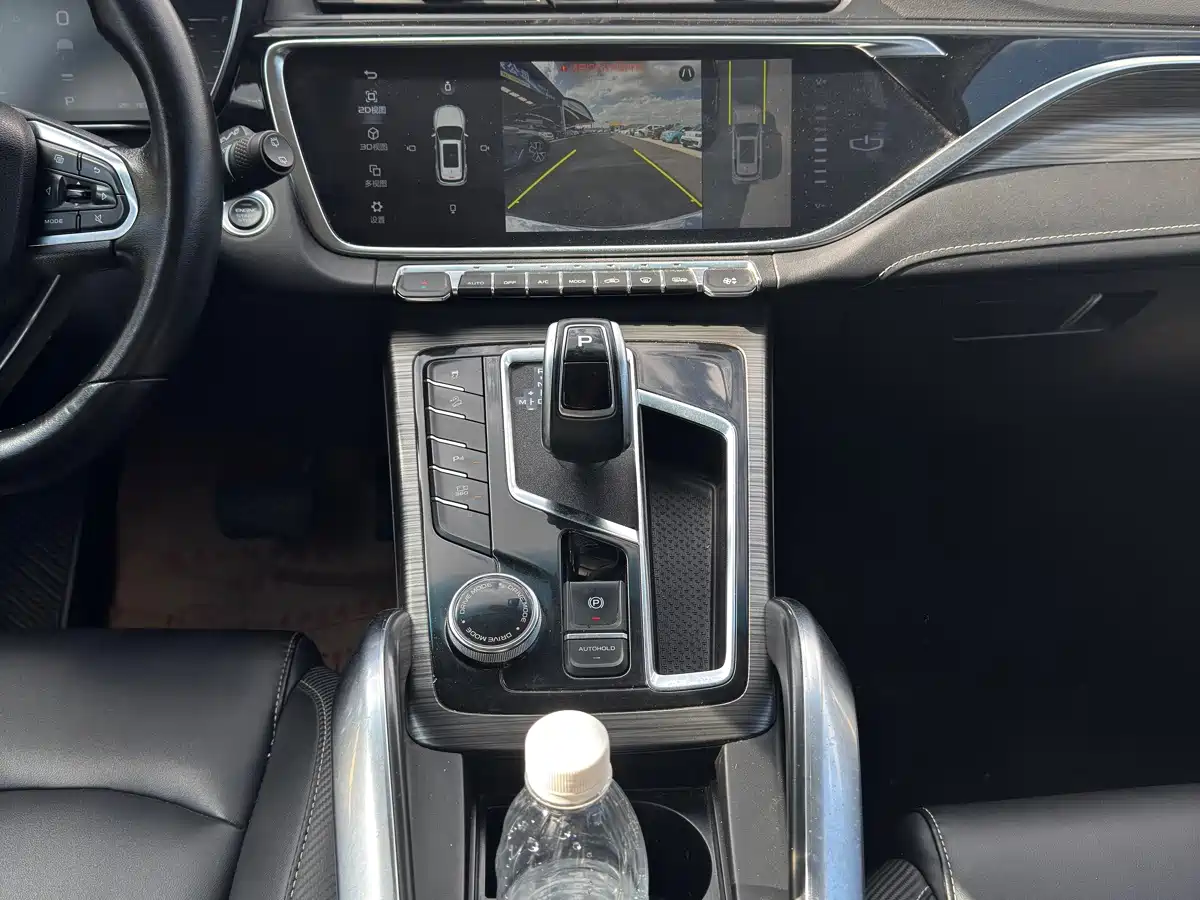 Photo 9 - Geely Atlas