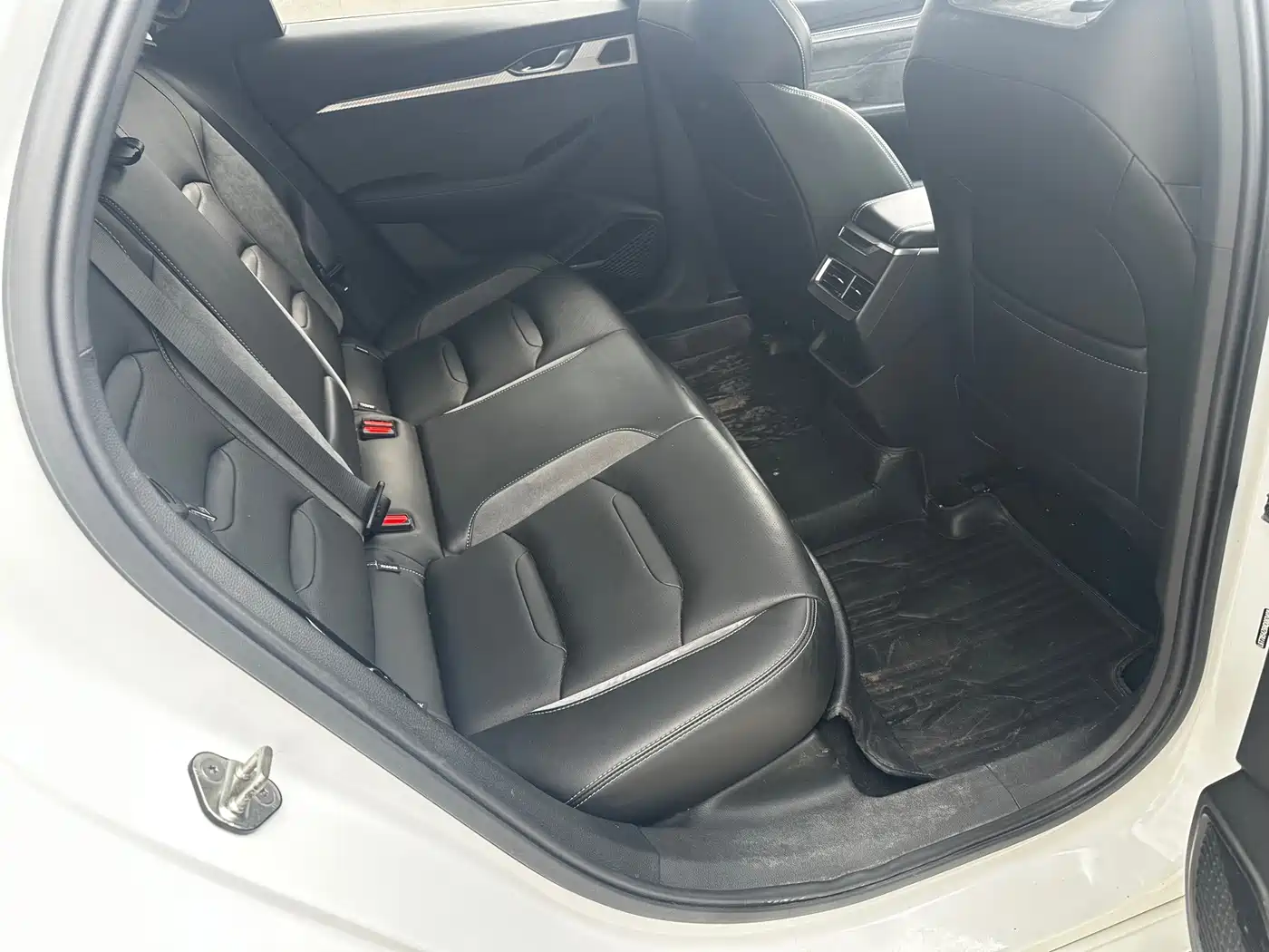 Фото 9 - Geely Preface