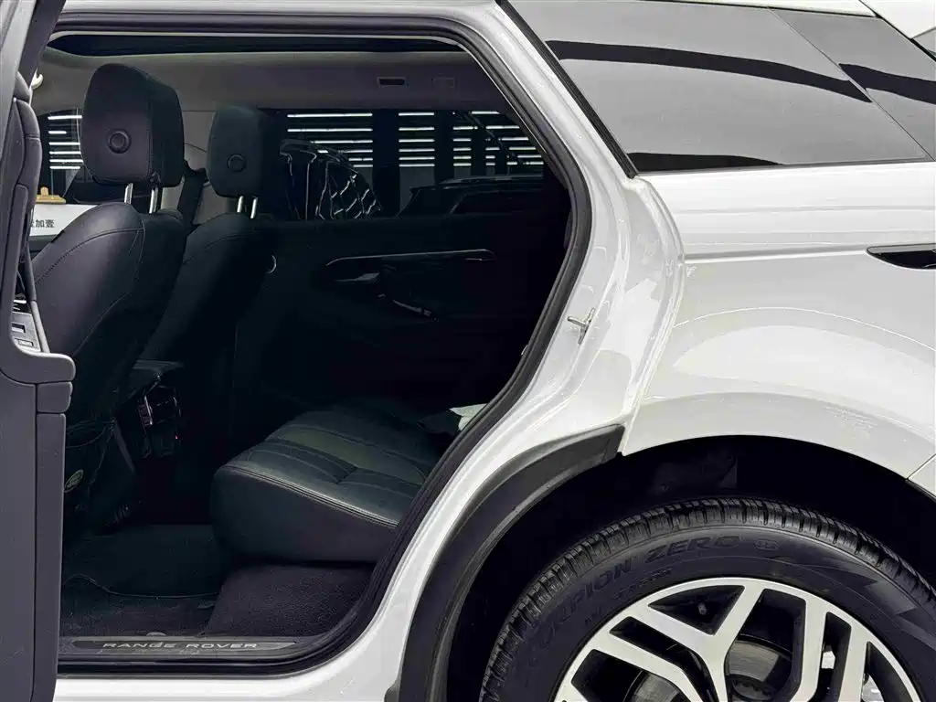 Land Rover Range Rover Evoque 2023 Range Rover Evoque L 249PS Luxury Edition фото 7