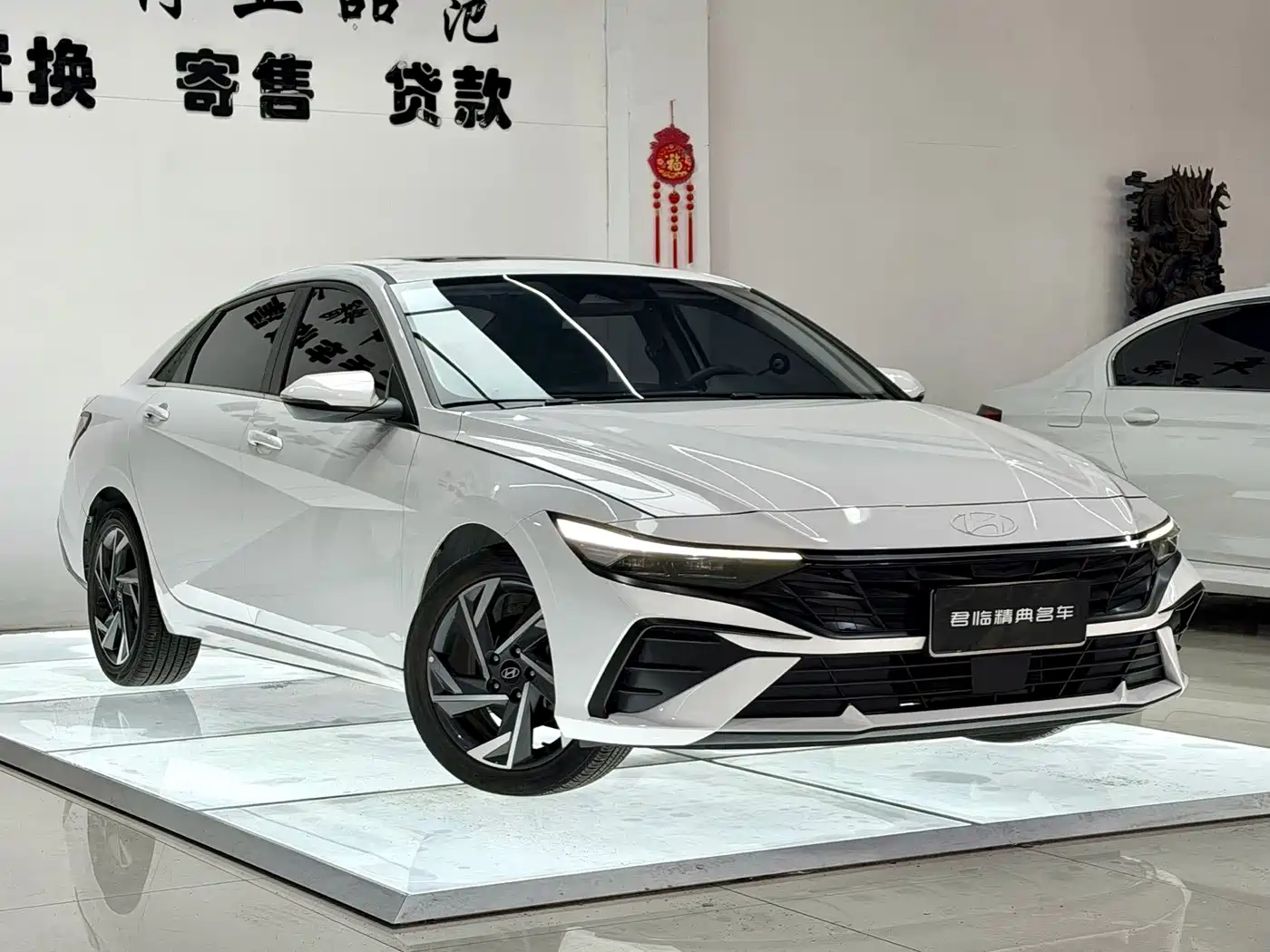 Фото 3 - Hyundai Elantra