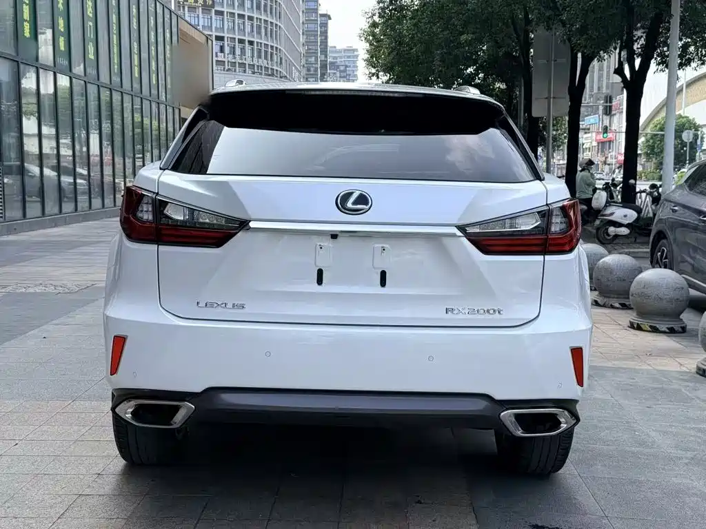 Photo 17 - Lexus RX