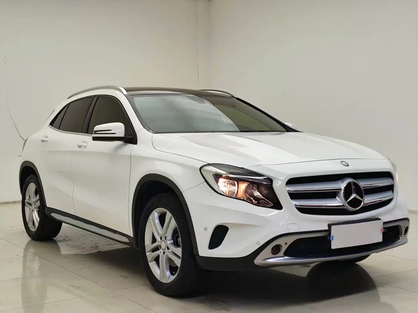 MERCEDES-BENZ GLA
