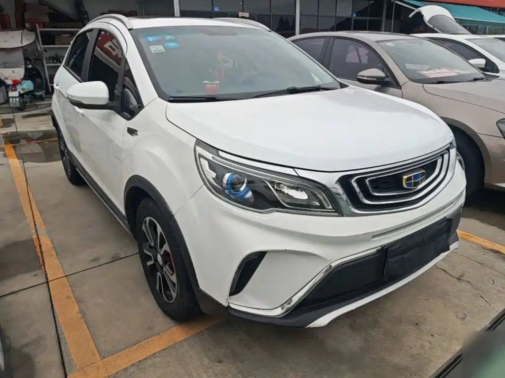 Фото 4 - Geely Vision X3