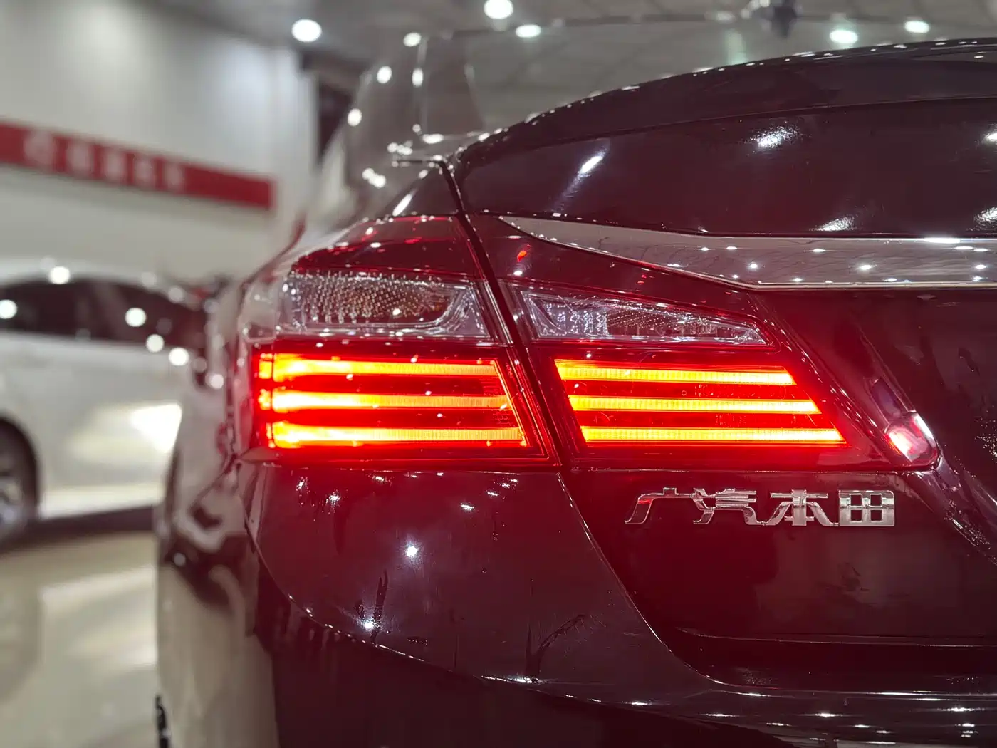 Фото 8 - Honda Accord