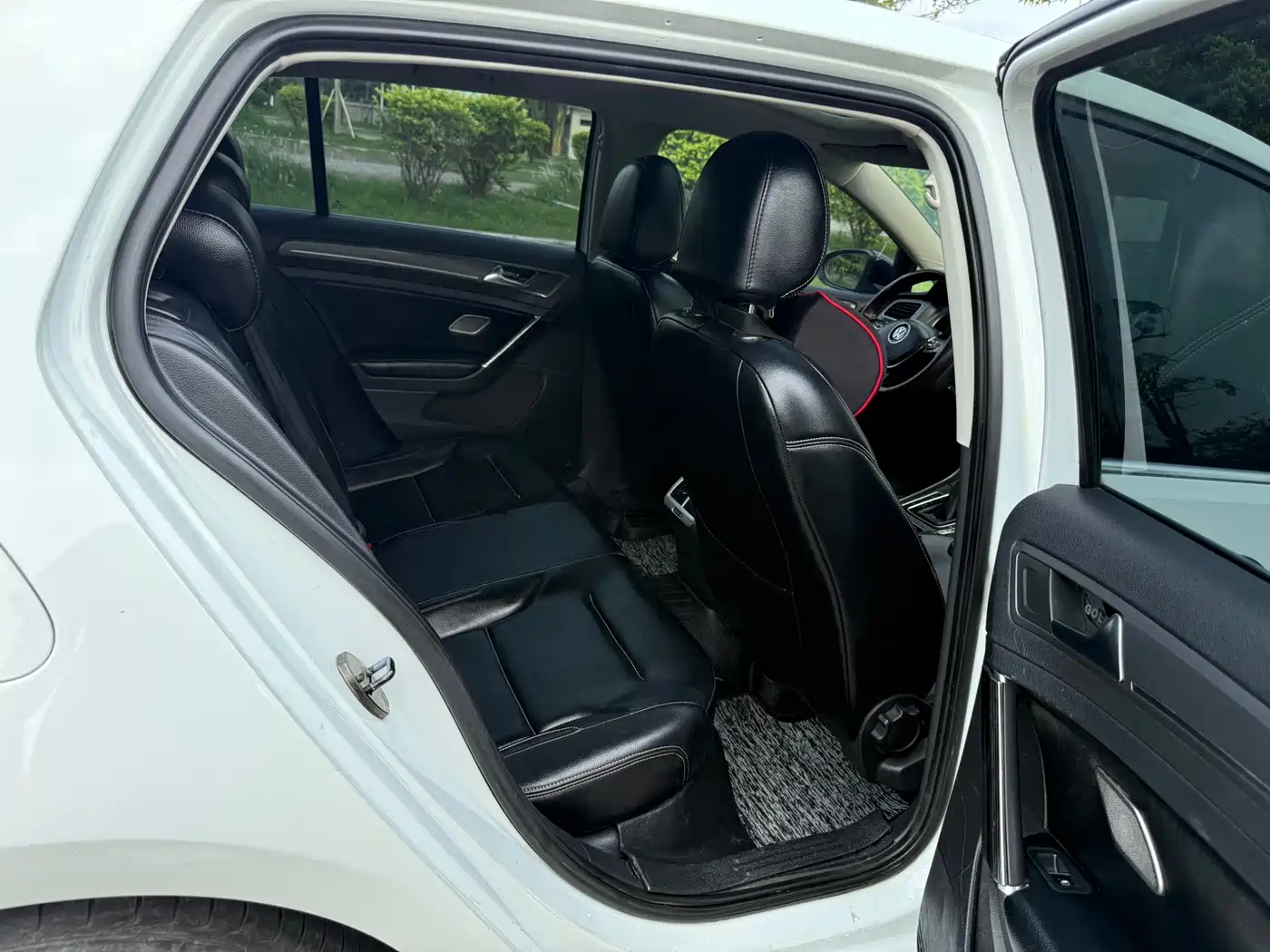 Volkswagen Golf 2014 1.6L Automatic Comfort фото 12