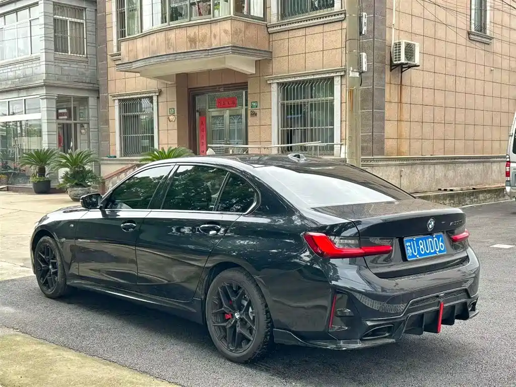 BMW 3 Series 2026 330Li M Sport Shadowline Package фото 4