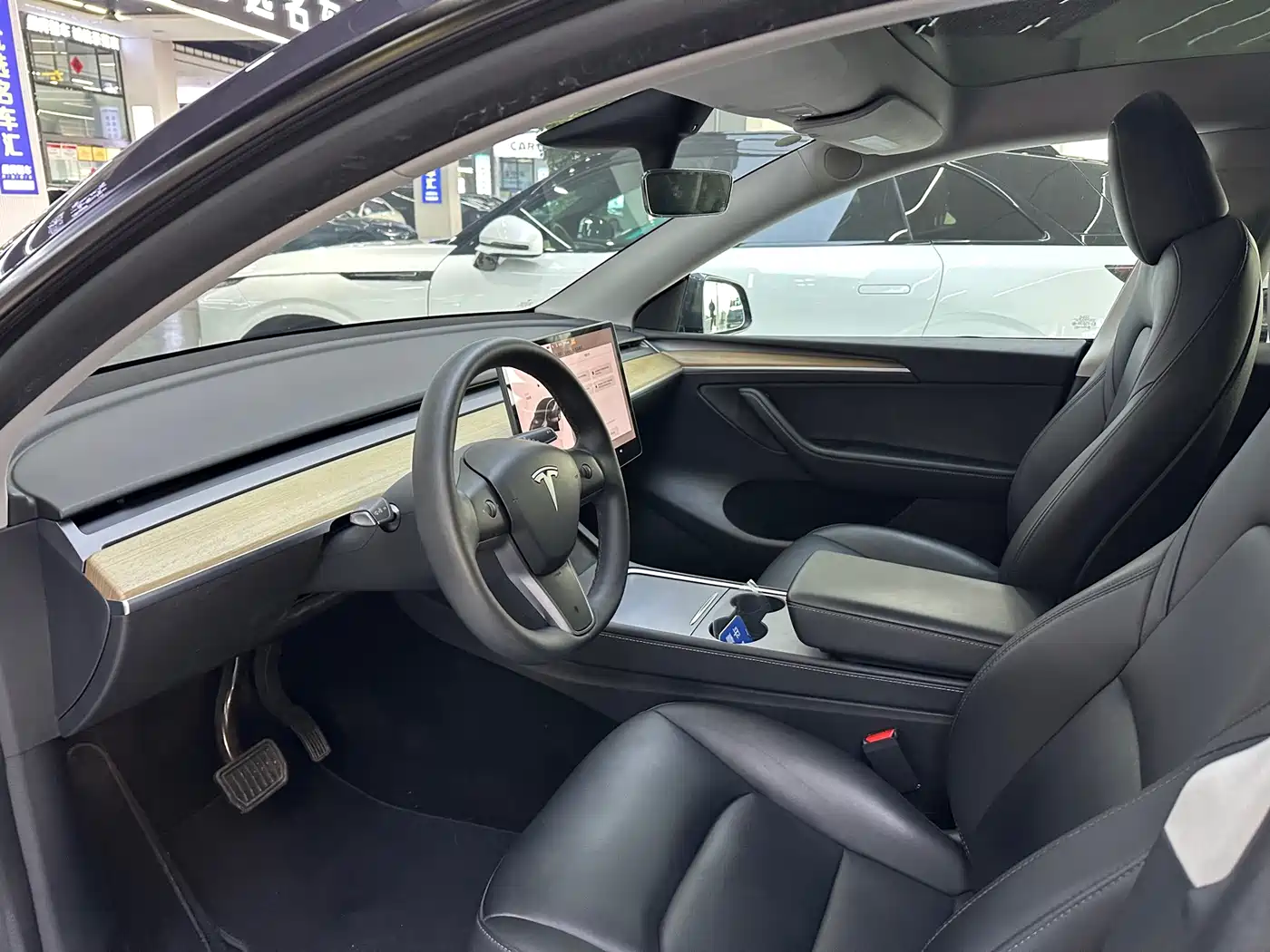 TESLA MODEL Y