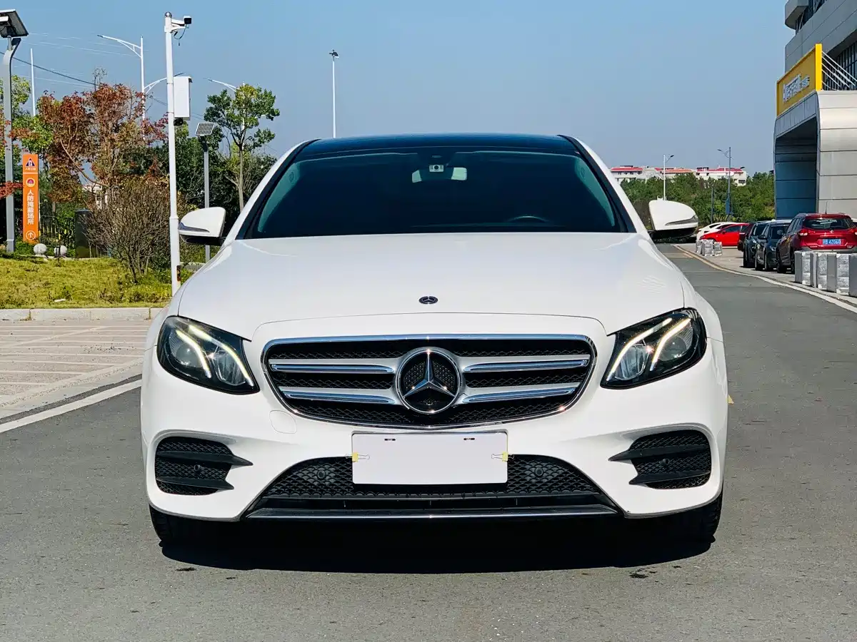 Фото 2 - Mercedes-Benz E-Class