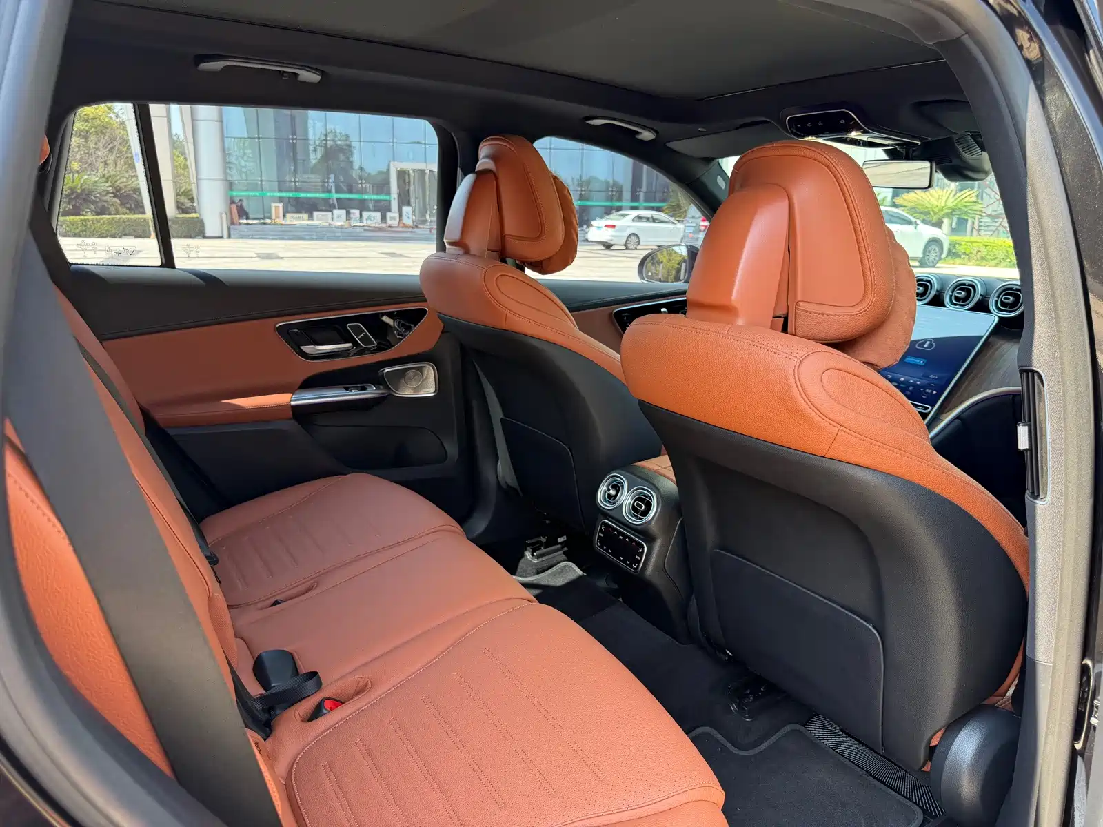 Фото 13 - Mercedes-Benz GLC