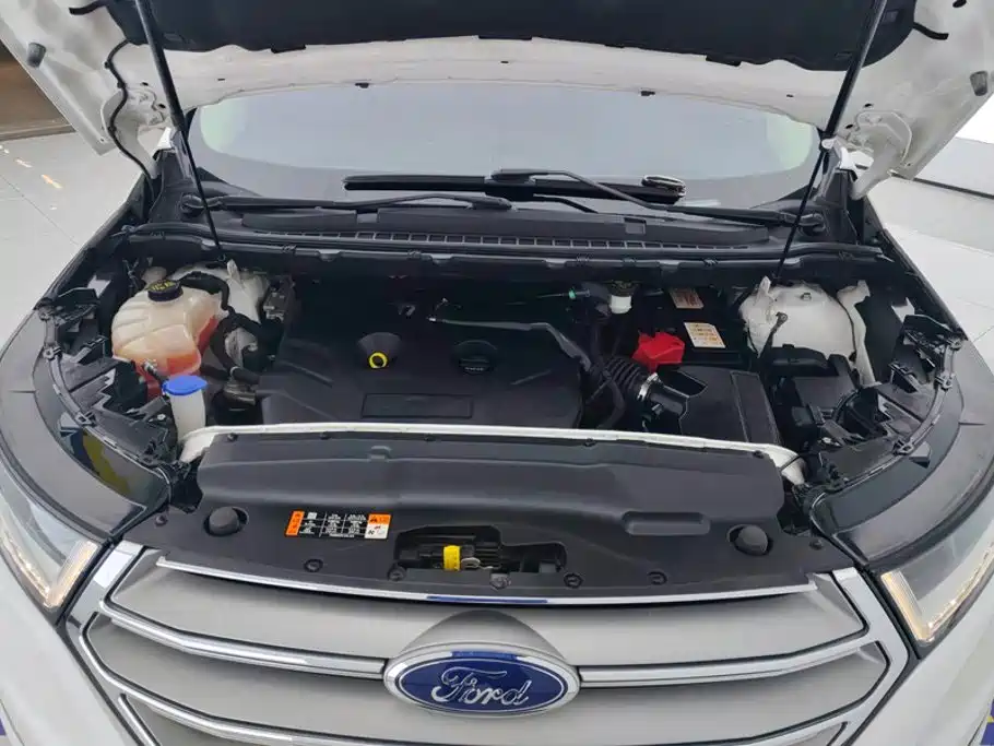 Фото 10 - Ford Edge