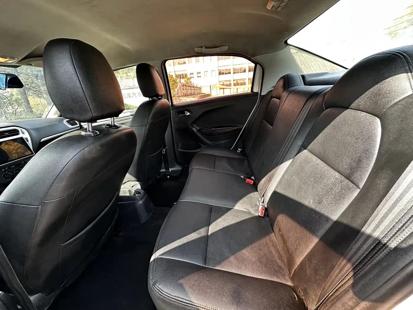 Peugeot 301 2016 1.6L Manual Comfort Edition фото 9