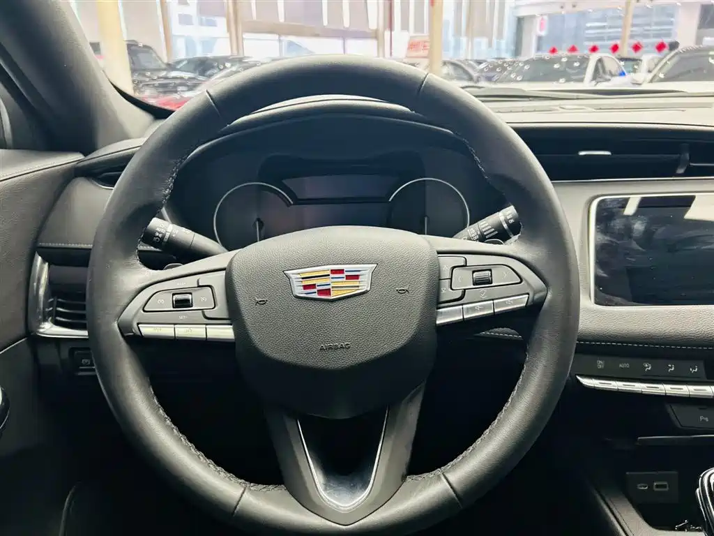 CADILLAC XT4