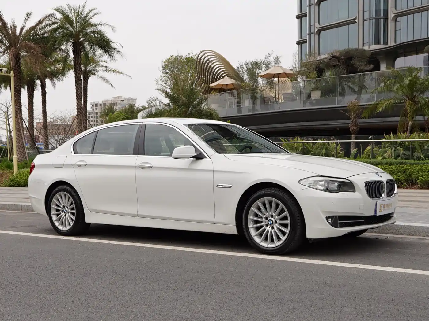 BMW 5 Series 2012 535Li Leadership фото 3