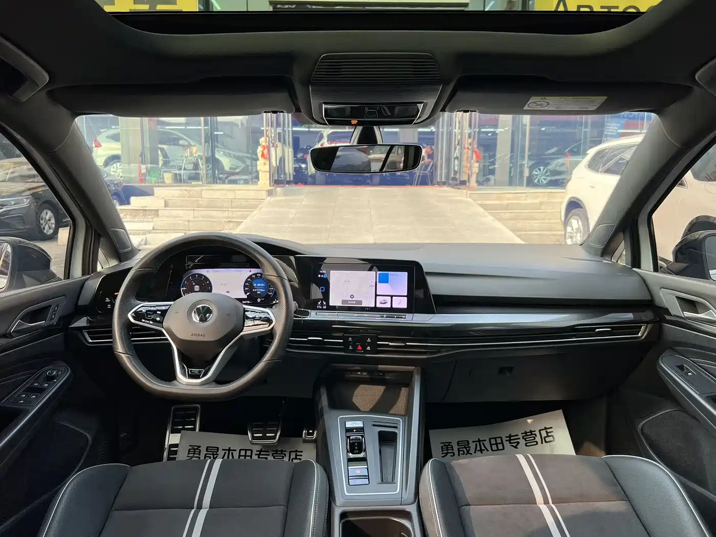 Volkswagen Golf 2023 280TSI DSG R-Line Lite фото 20