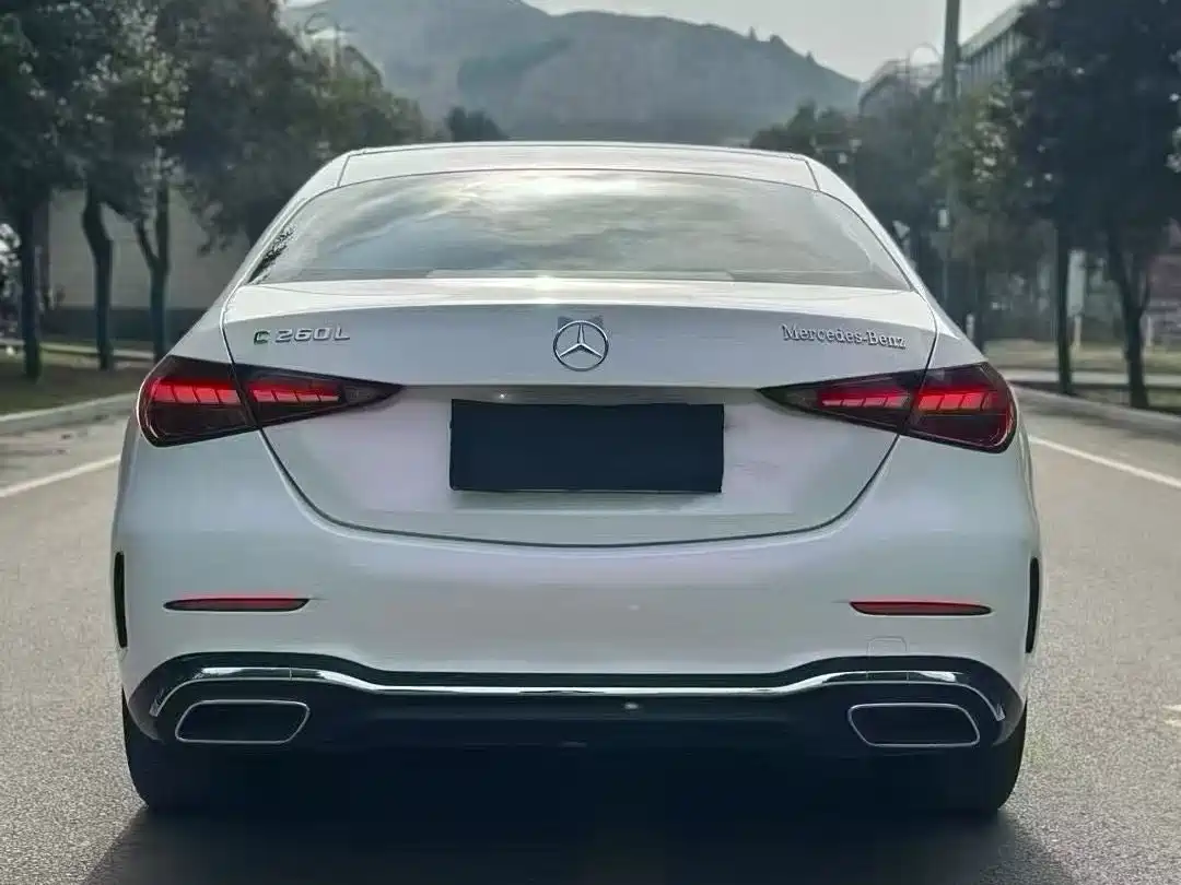 صورة 8 - Mercedes-Benz C-Class