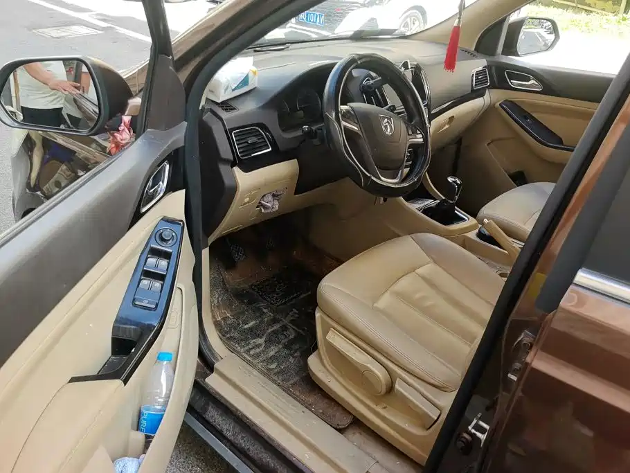 Baojun 730 2014 2014 1.5L Manual Luxury 7-seater