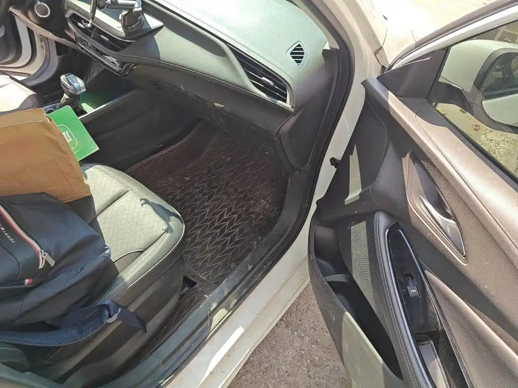 Photo 19 - Buick Verano