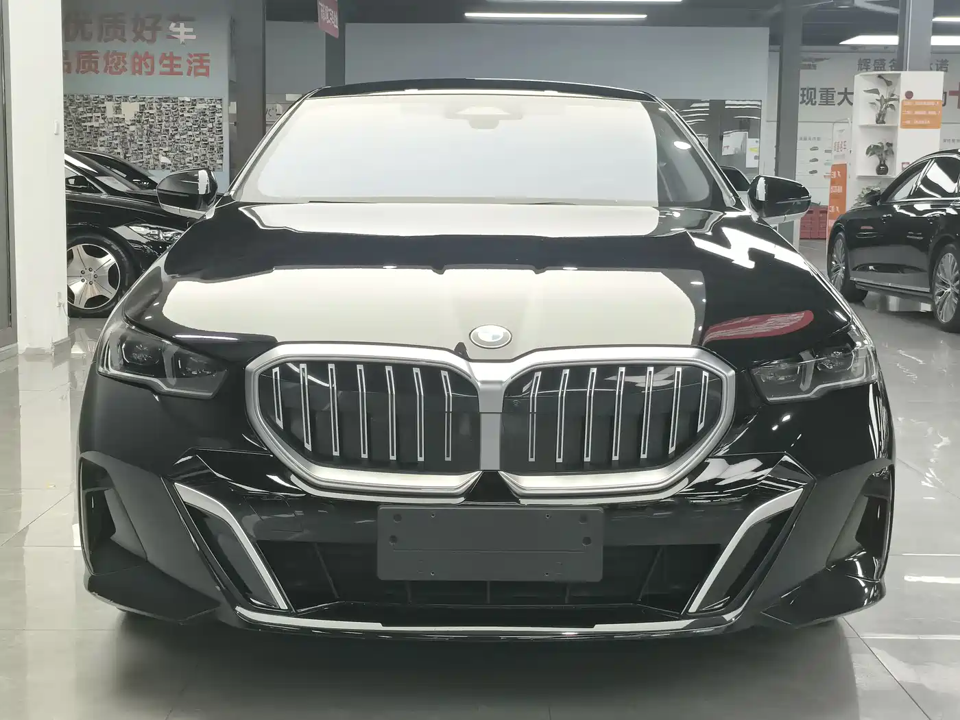 BMW 5 Series 2024 530Li Leading M Sport Package фото 2