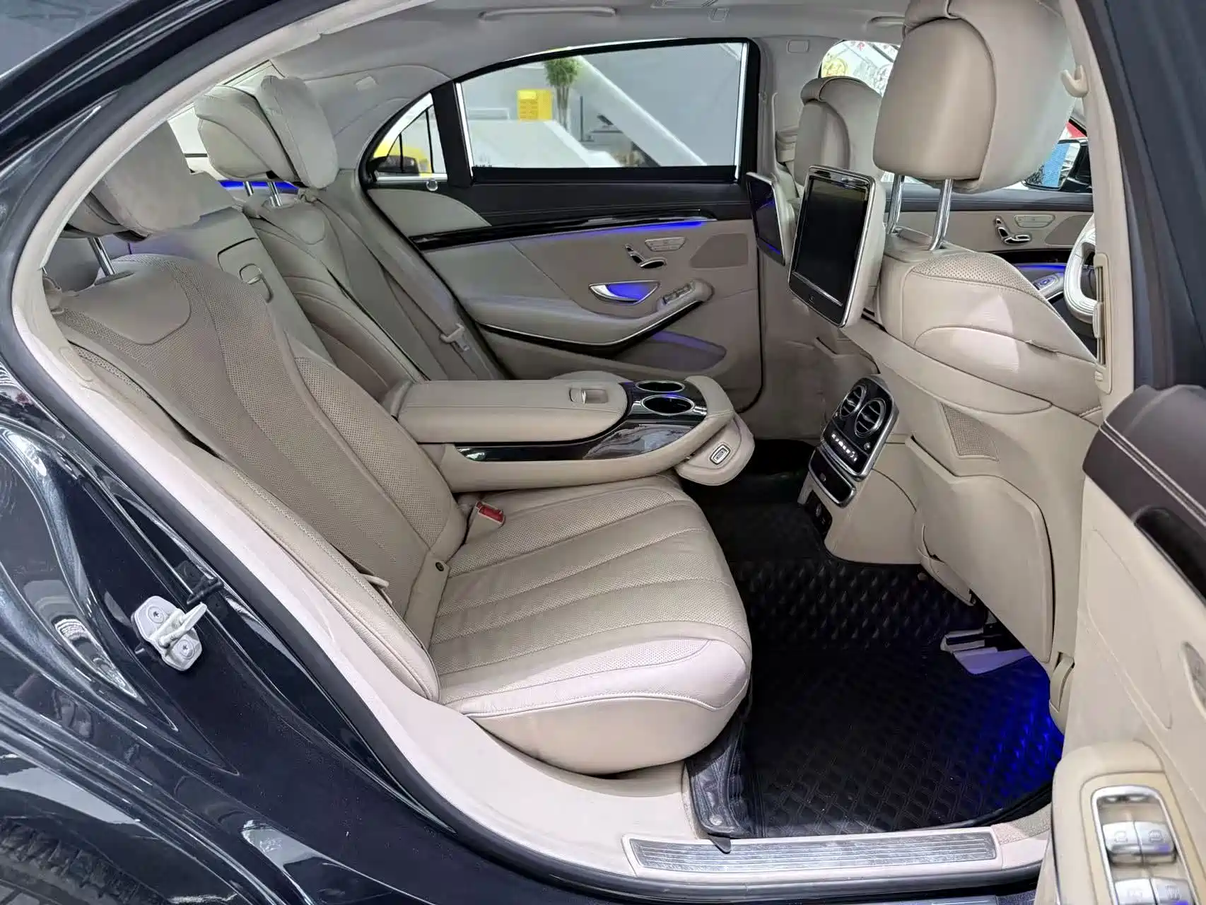 Фото 16 - Mercedes-Benz S-Class
