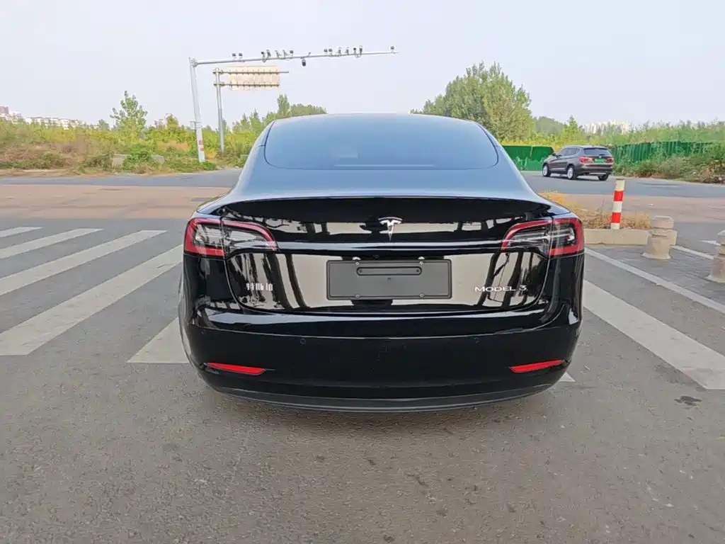 Фото 6 - Tesla Model 3