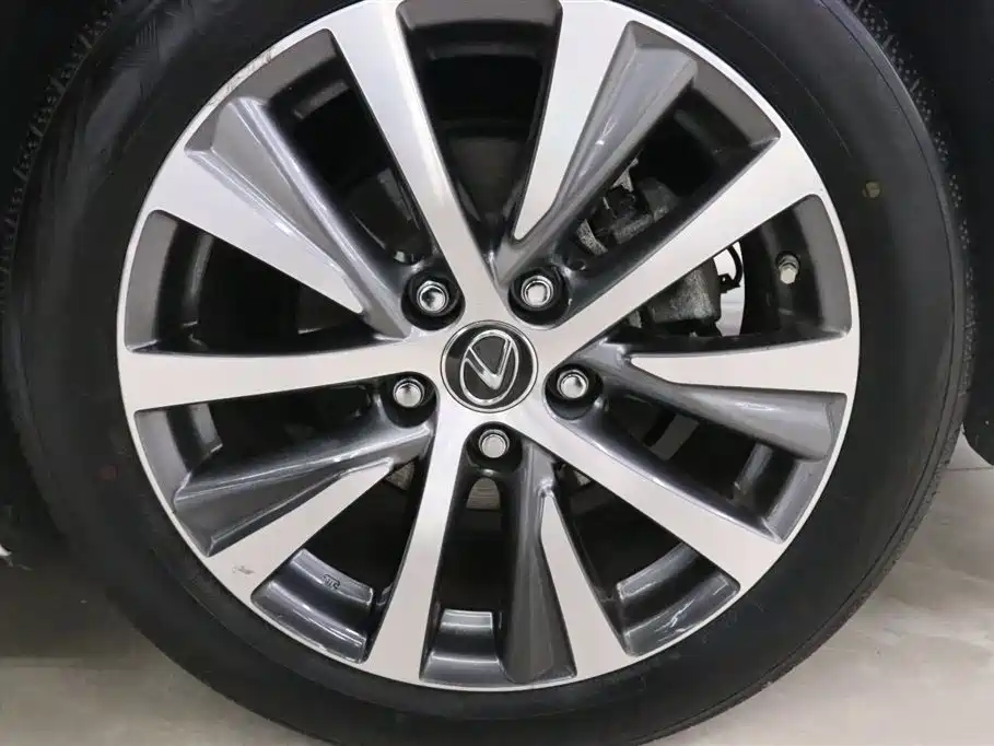 Lexus ES 2018 200 Excellence Edition China V фото 18
