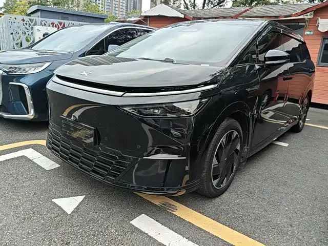 Xpeng X9 702 максимальный запас хода, Pro