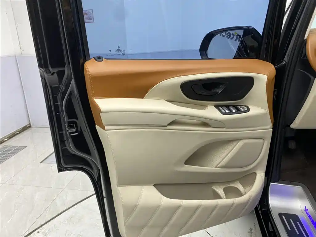Mercedes-Benz Vito 2023 2.0T Elite 7-Seater фото 14