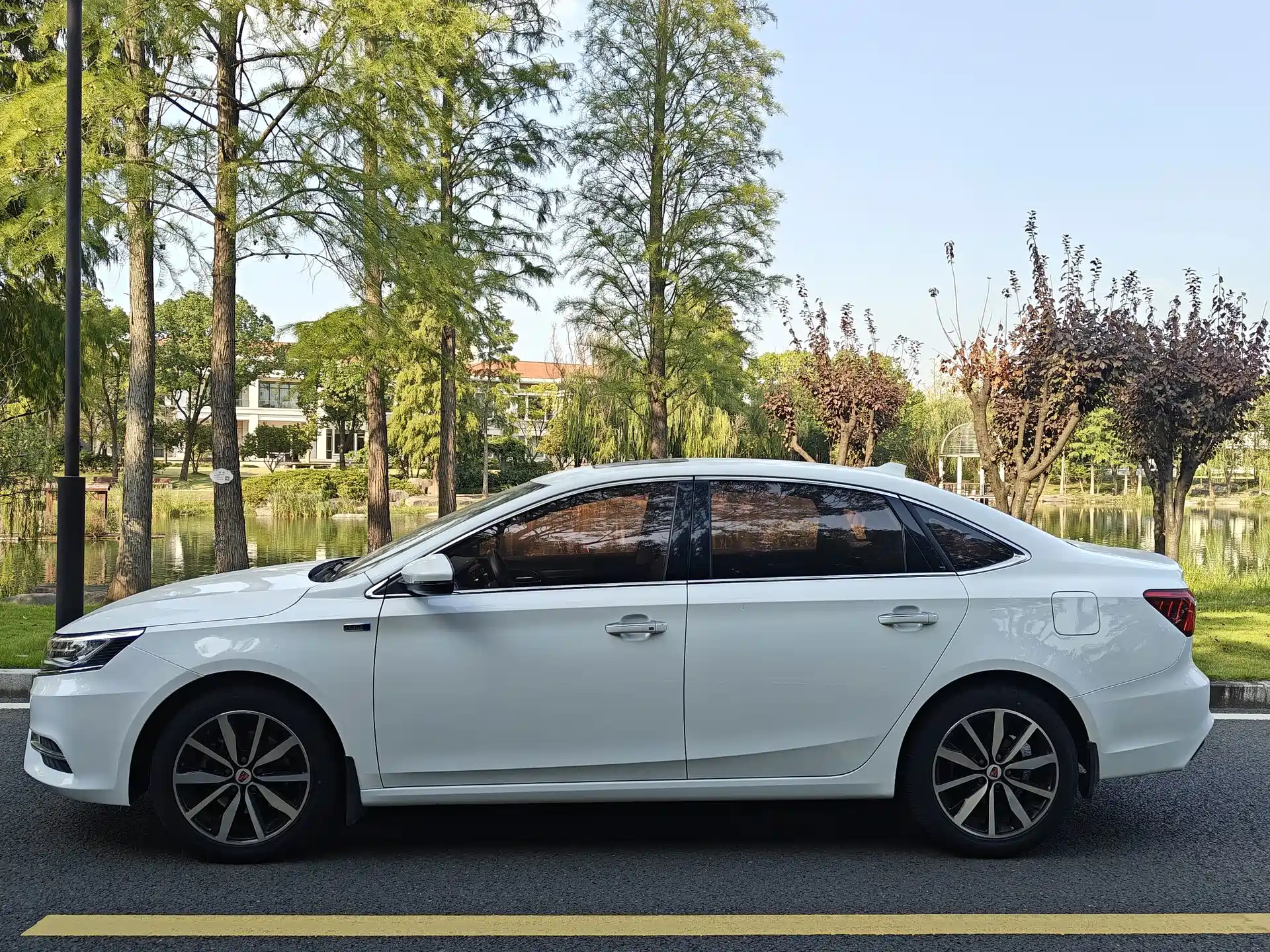Фото 4 - Roewe i6