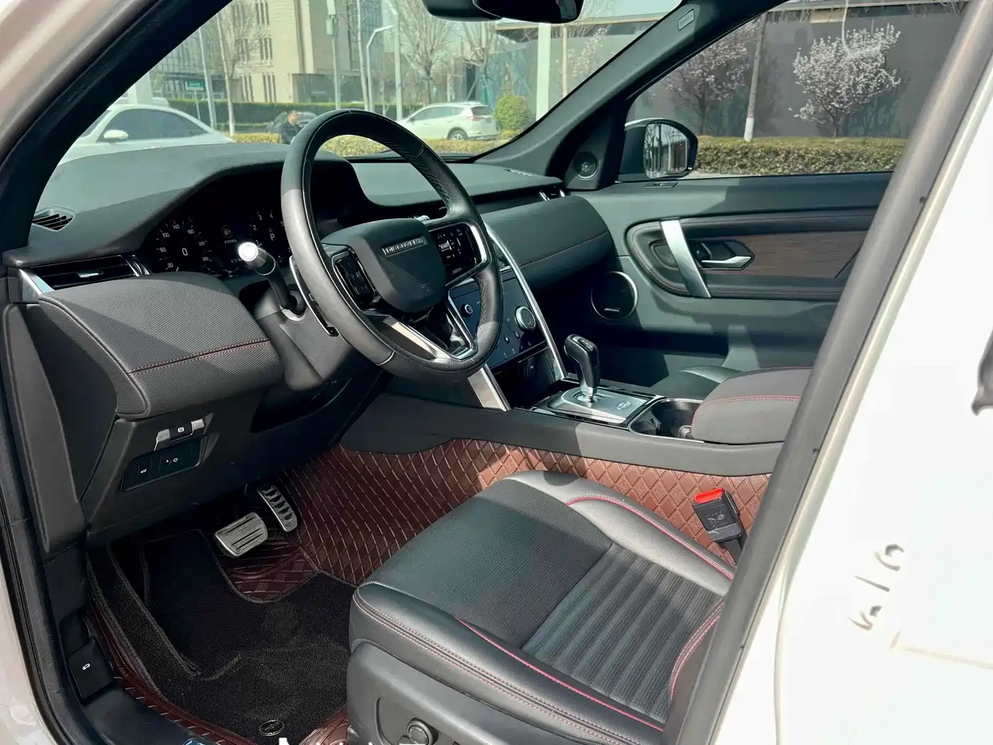 Land Rover Discovery Sport 2022 Model Facelift 249PS R-Dynamic S Performance Edition 5-seater фото 3