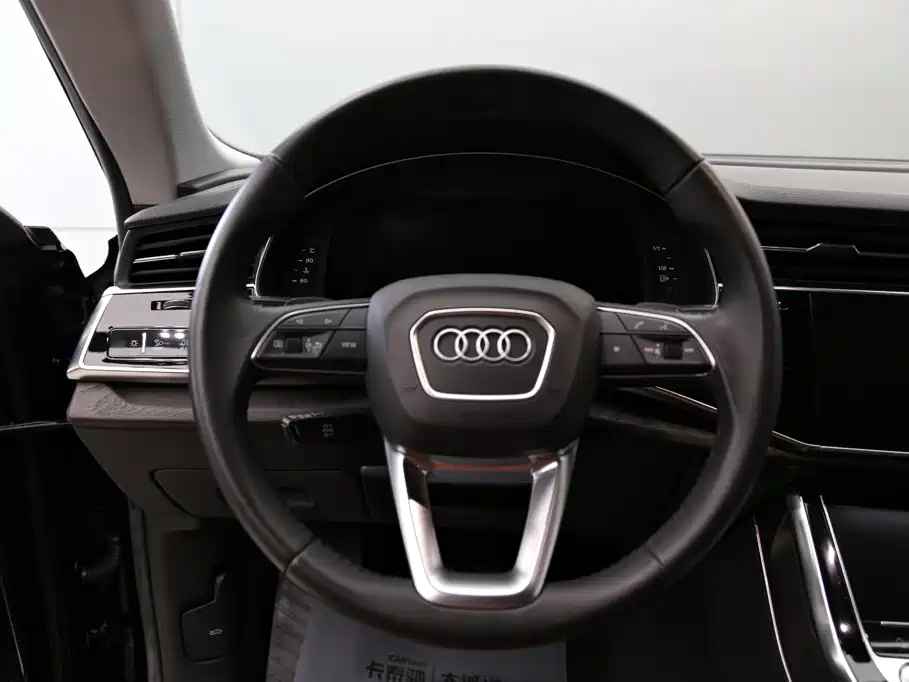 Audi Q8 2020 2019 55 TFSI Luxury Dynamic