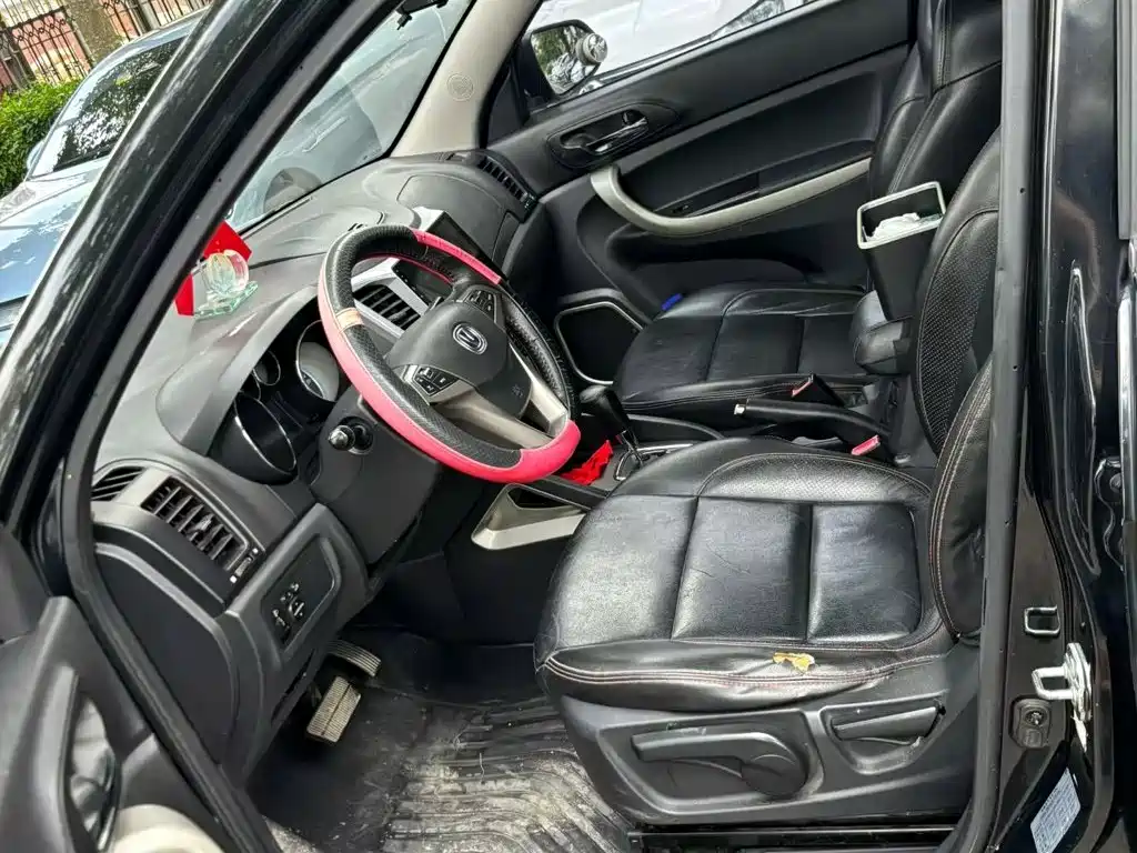 Changan CS35 2014 2014 1.6L Automatic Luxury Type China V
