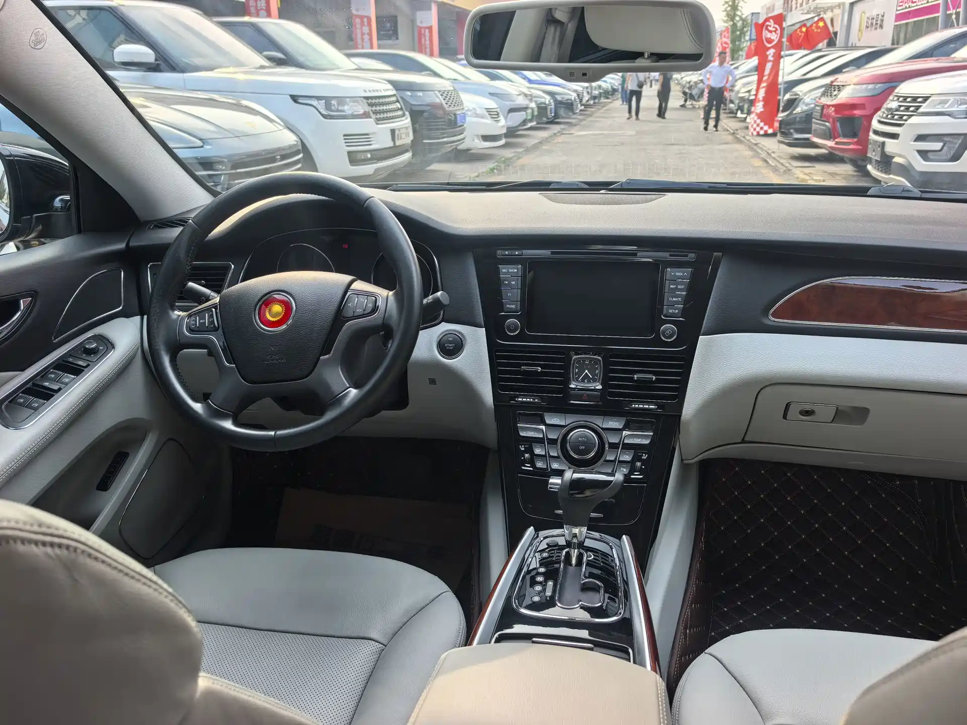 Фото 10 - Hongqi H7