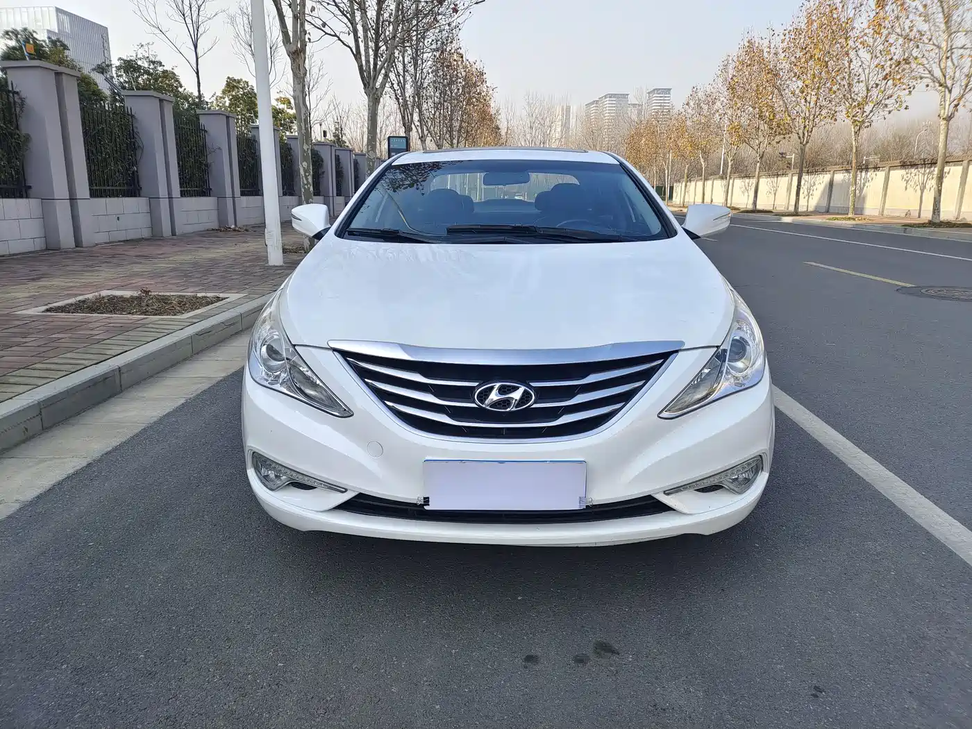Hyundai Sonata 2015 Classic 2.0L Automatic Luxury Edition фото 2