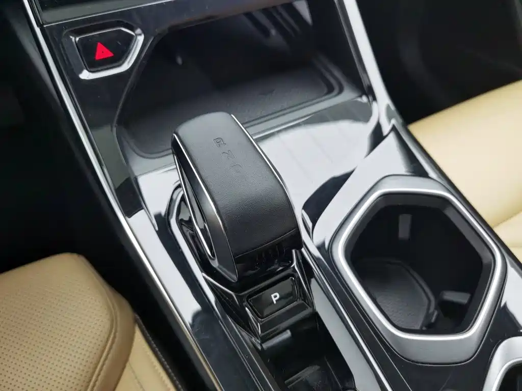 Geely Atlas L 2023 2023 2.0TD DCT Premium Model
