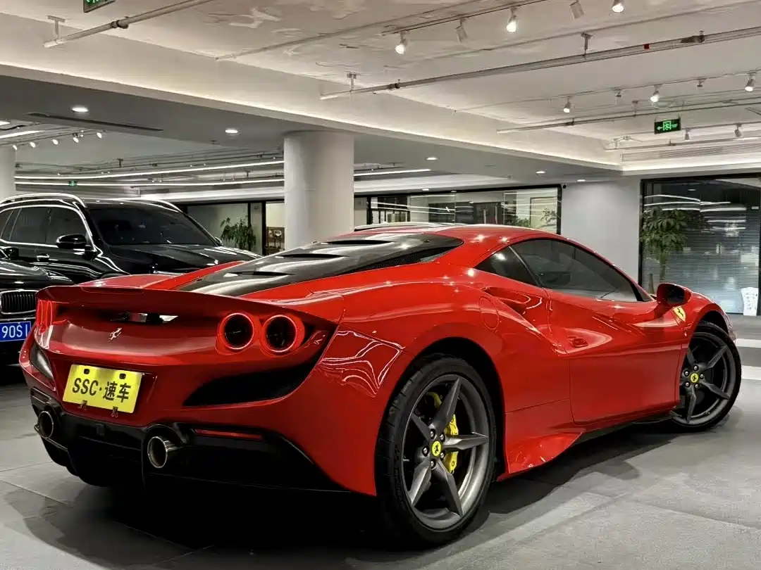 FERRARI F8